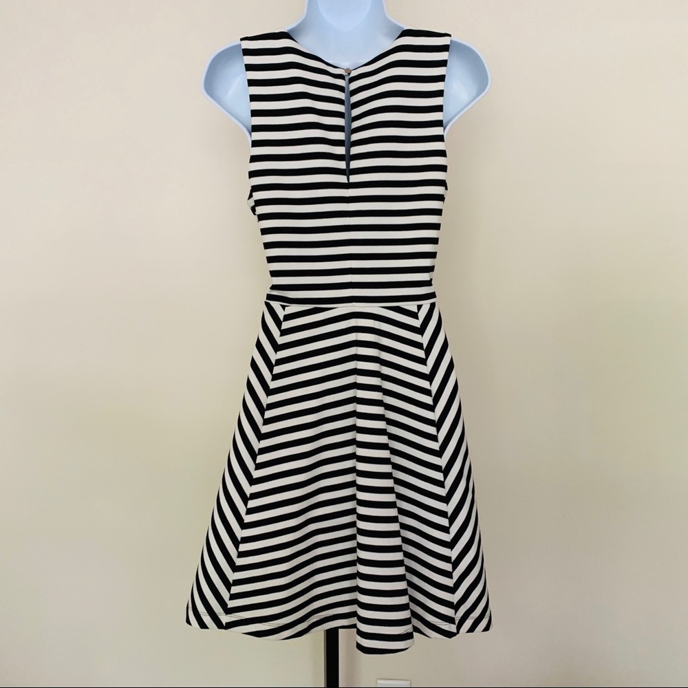 Express Fit and Flare Black & White Dress 👗 - Picture 3 of 5